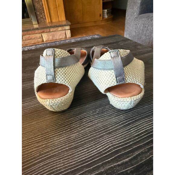 Gentle Souls Kenneth Cole Luci Metallic Peep-Toe Espadrille Sandals Sz. 9.5 - Picture 6 of 9